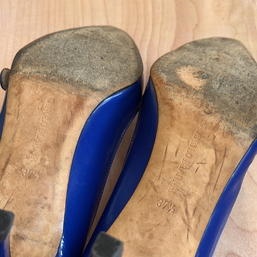 Manolo Blahnik Electric Blue Patent Mary Jane Pointed-Toe Heels - Picture 4 of 6